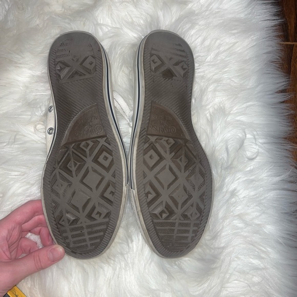 Lightly worn Converse White Womens 6 - Picture 2 of 2